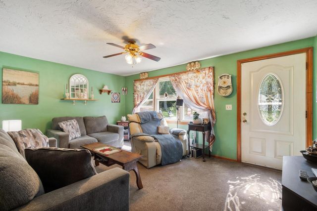 58 Mcintyre Rd, Oxford, MA 01507
