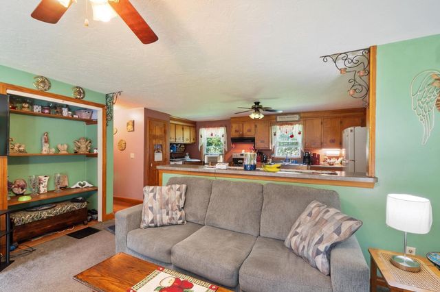 58 Mcintyre Rd, Oxford, MA 01507
