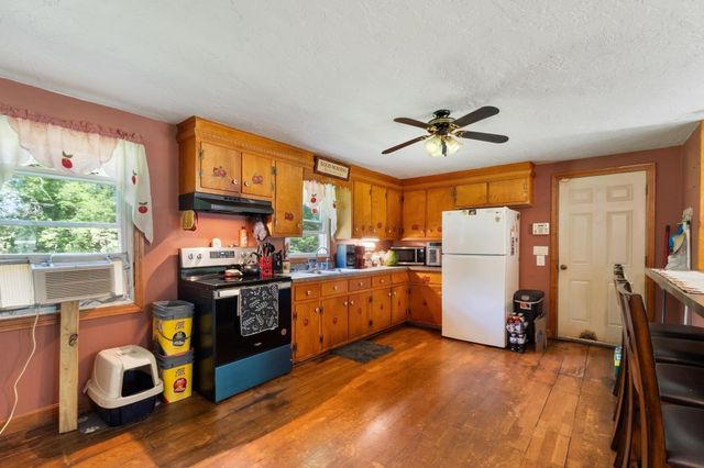 58 Mcintyre Rd, Oxford, MA 01507