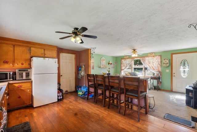 58 Mcintyre Rd, Oxford, MA 01507