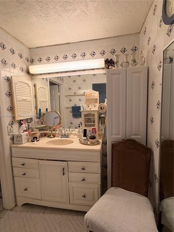 19804 NW 67th Ct, Hialeah, FL 33015