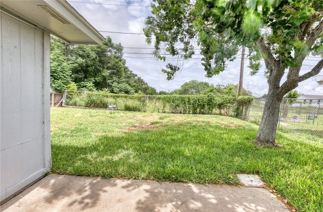 2010 Sean Dr, Corpus Christi, TX 78412