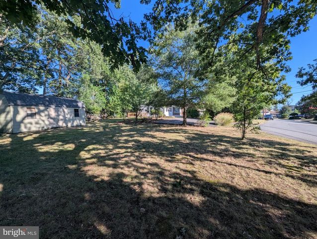 6327 WILLOWOOD LN, Alexandria, VA 22310