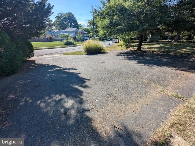 6327 WILLOWOOD LN, Alexandria, VA 22310