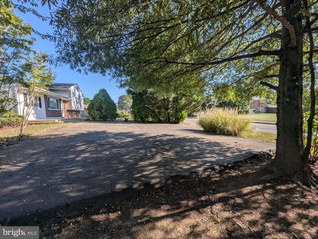 6327 WILLOWOOD LN, Alexandria, VA 22310
