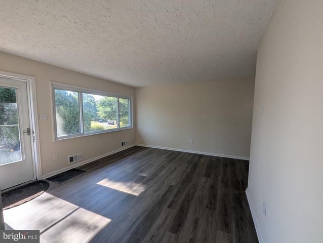 6327 WILLOWOOD LN, Alexandria, VA 22310