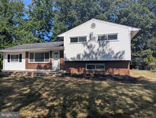 6327 WILLOWOOD LN, Alexandria, VA 22310