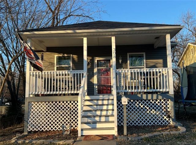 308 E Ottawa Street, Paola, KS 66071