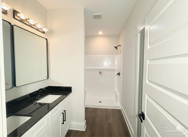 2942 N 14th Ave, Milton, FL 32583