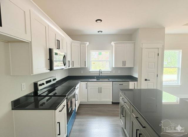 2942 N 14th Ave, Milton, FL 32583