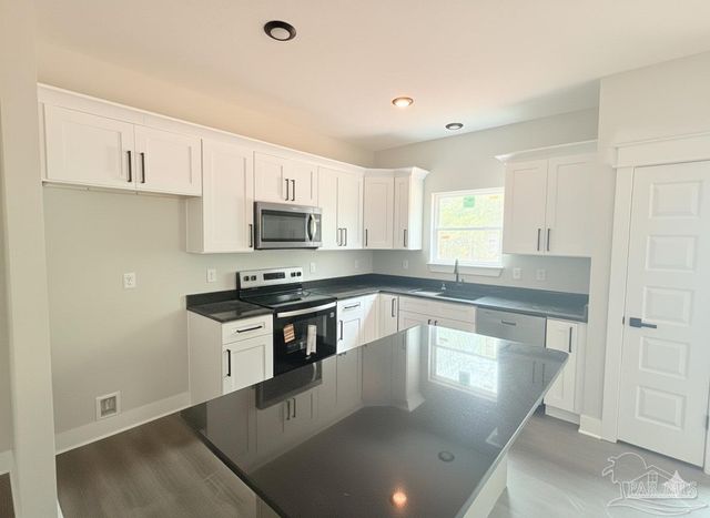 2942 N 14th Ave, Milton, FL 32583