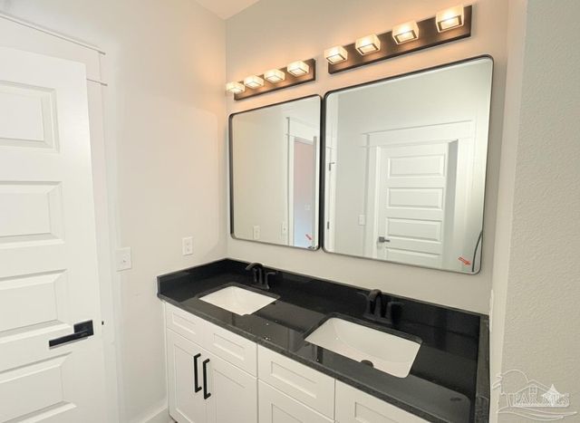 2942 N 14th Ave, Milton, FL 32583