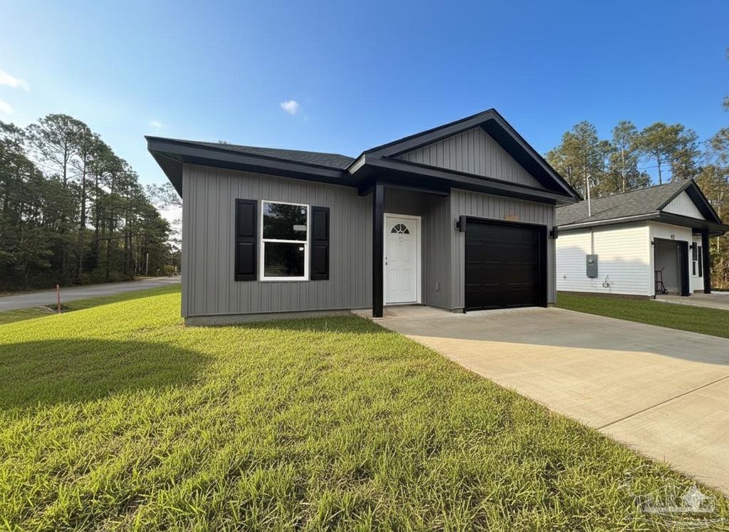 2942 N 14th Ave, Milton, FL 32583