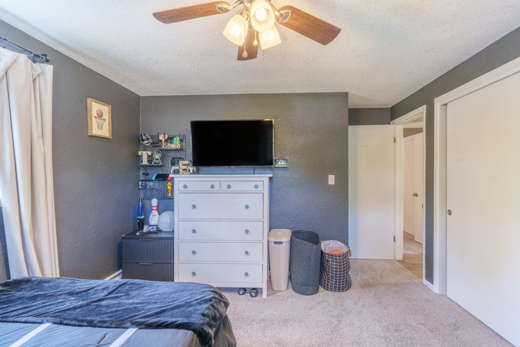 Image 19 of property listing at 813 Apricot Avenue, Mt Vernon, IL 62864