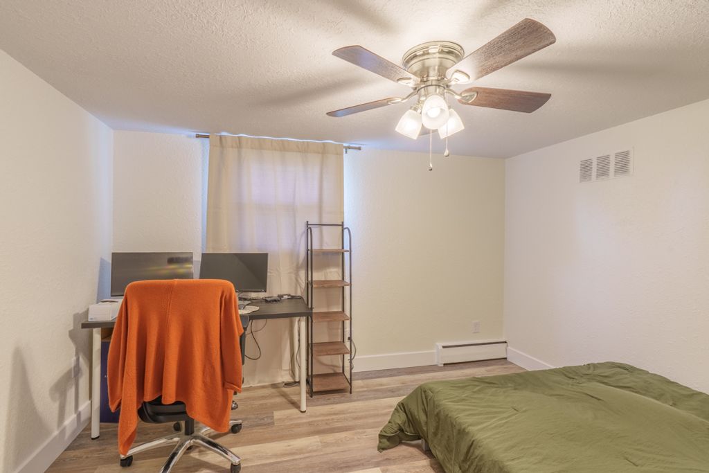 Image 20 of property listing at 813 Apricot Avenue, Mt Vernon, IL 62864