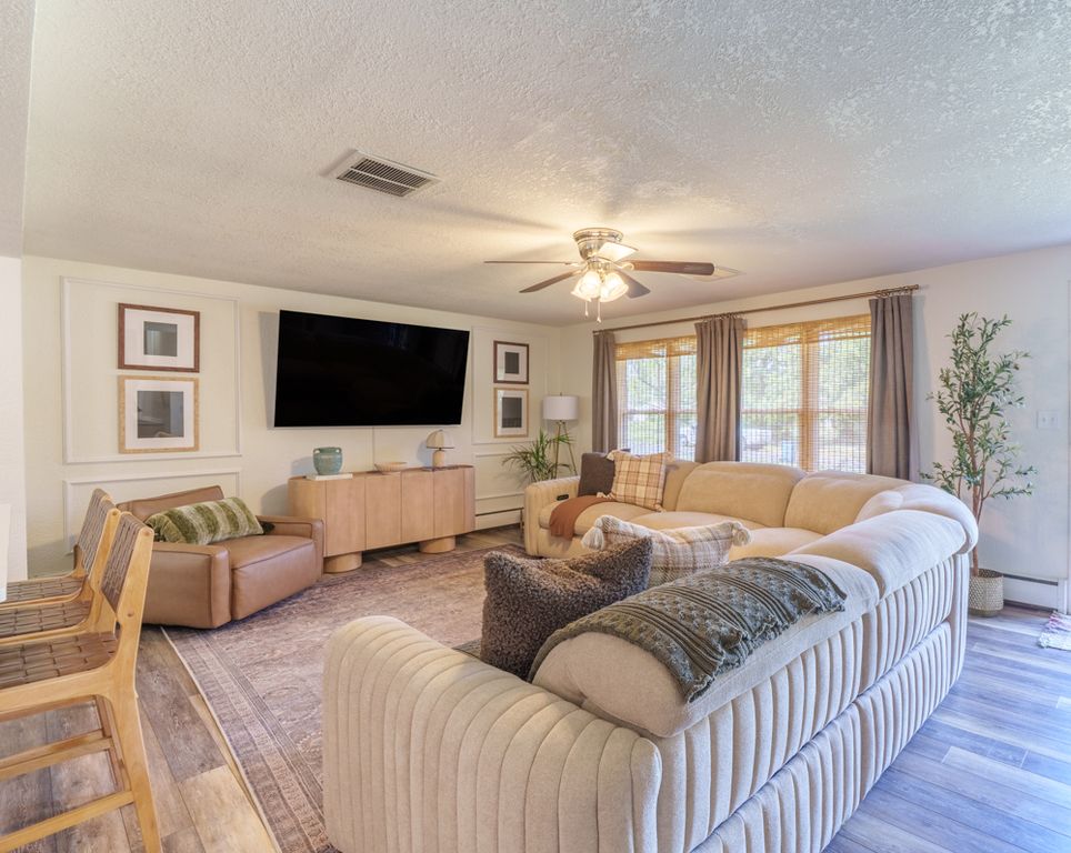 Image 3 of property listing at 813 Apricot Avenue, Mt Vernon, IL 62864