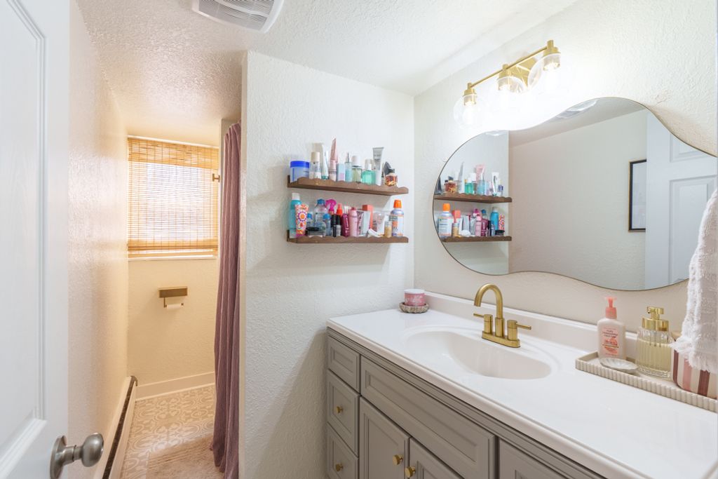 Image 22 of property listing at 813 Apricot Avenue, Mt Vernon, IL 62864