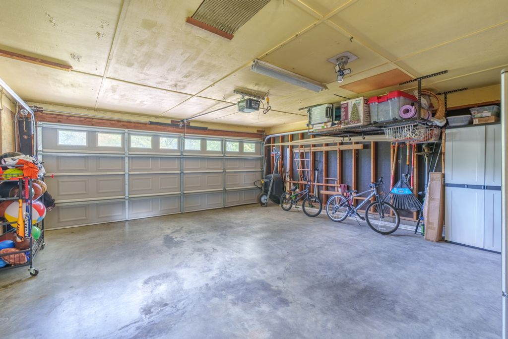 Image 28 of property listing at 813 Apricot Avenue, Mt Vernon, IL 62864