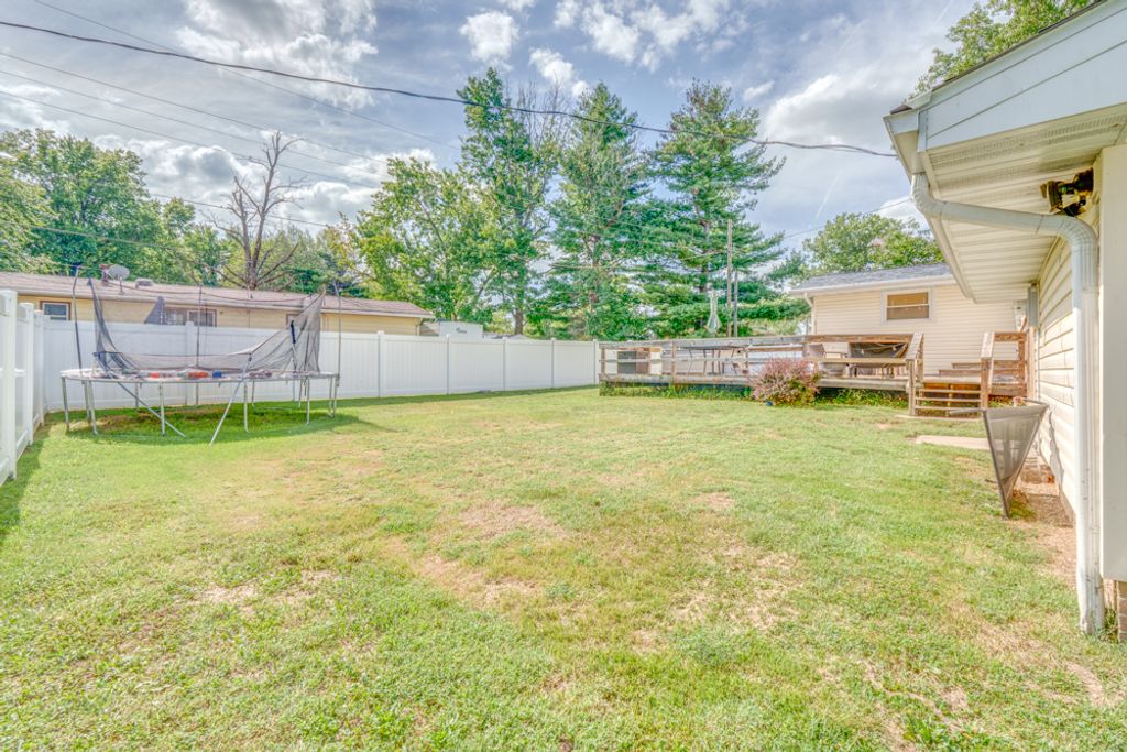 Image 31 of property listing at 813 Apricot Avenue, Mt Vernon, IL 62864