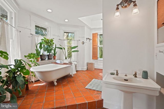 3207 MORRISON ST NW, Washington, DC 20015