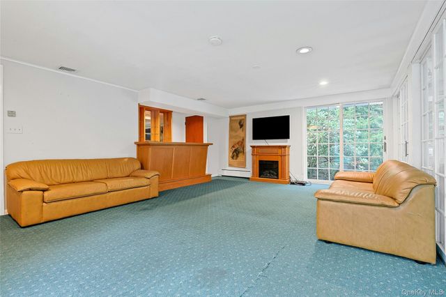 12 E Wheeler Place E, West Nyack, NY 10994