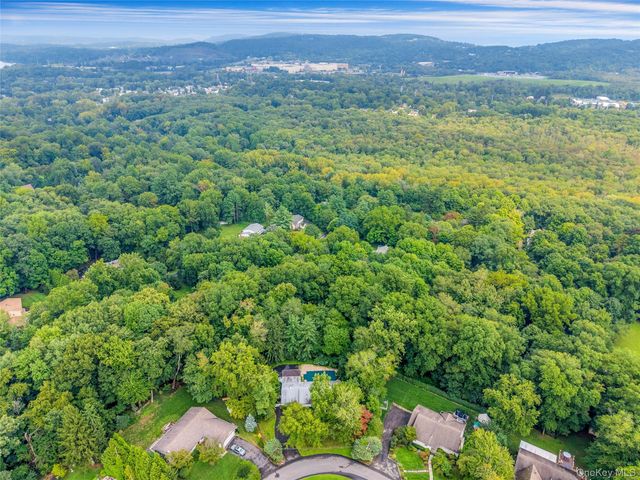12 E Wheeler Place E, West Nyack, NY 10994