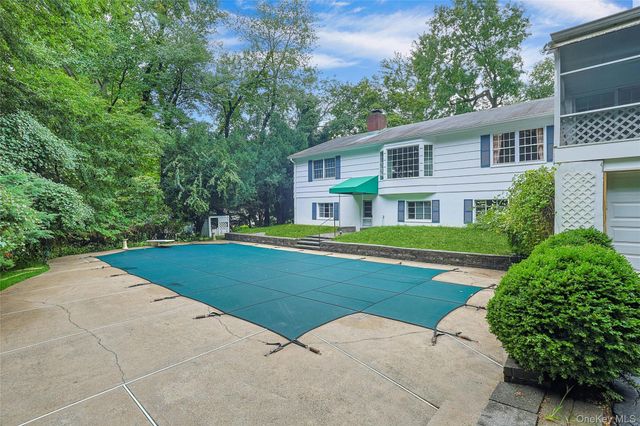 12 E Wheeler Place E, West Nyack, NY 10994