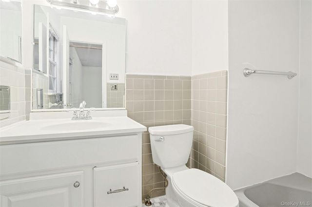 12 E Wheeler Place E, West Nyack, NY 10994