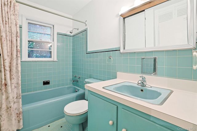 12 E Wheeler Place E, West Nyack, NY 10994