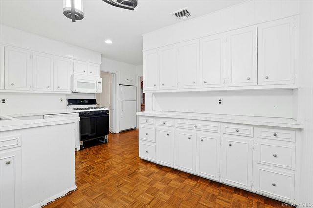 12 E Wheeler Place E, West Nyack, NY 10994