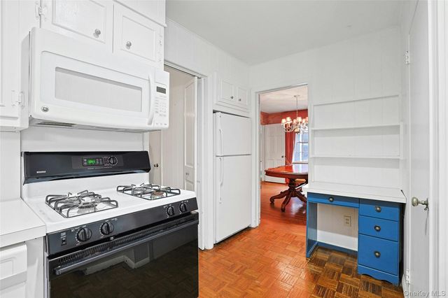 12 E Wheeler Place E, West Nyack, NY 10994