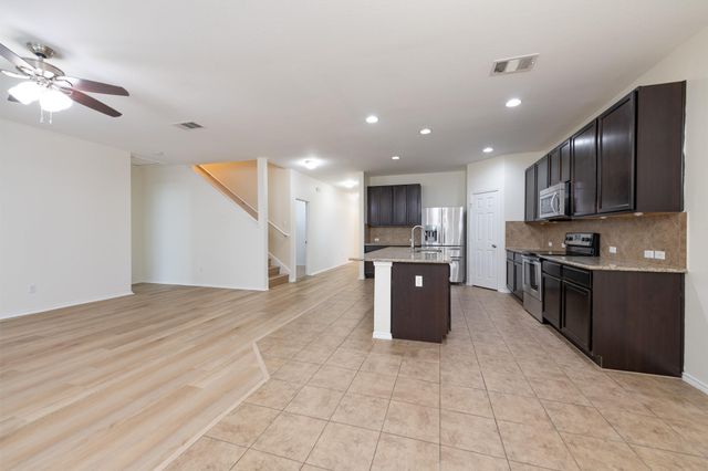 305 Talon Grasp TRL, Leander, TX 78641