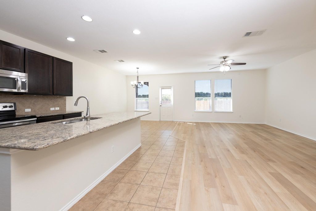 305 Talon Grasp TRL, Leander, TX 78641