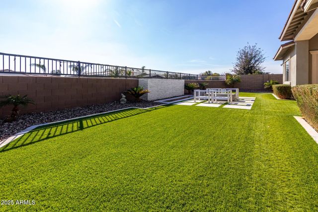 13713 W HARVEST Avenue, Litchfield Park, AZ 85340