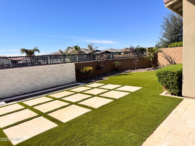 13713 W HARVEST Avenue, Litchfield Park, AZ 85340