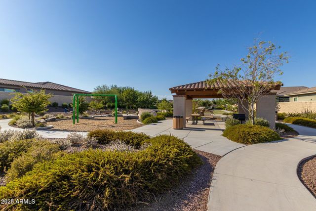 13713 W HARVEST Avenue, Litchfield Park, AZ 85340