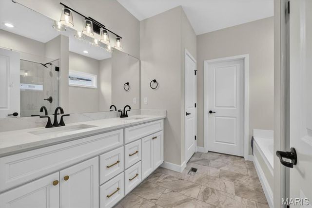 1227 Ole Town Bridge Drive, O'fallon, IL 62269