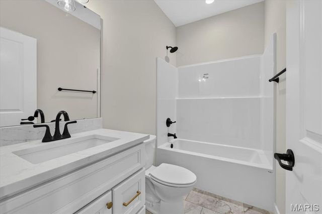 1227 Ole Town Bridge Drive, O'fallon, IL 62269