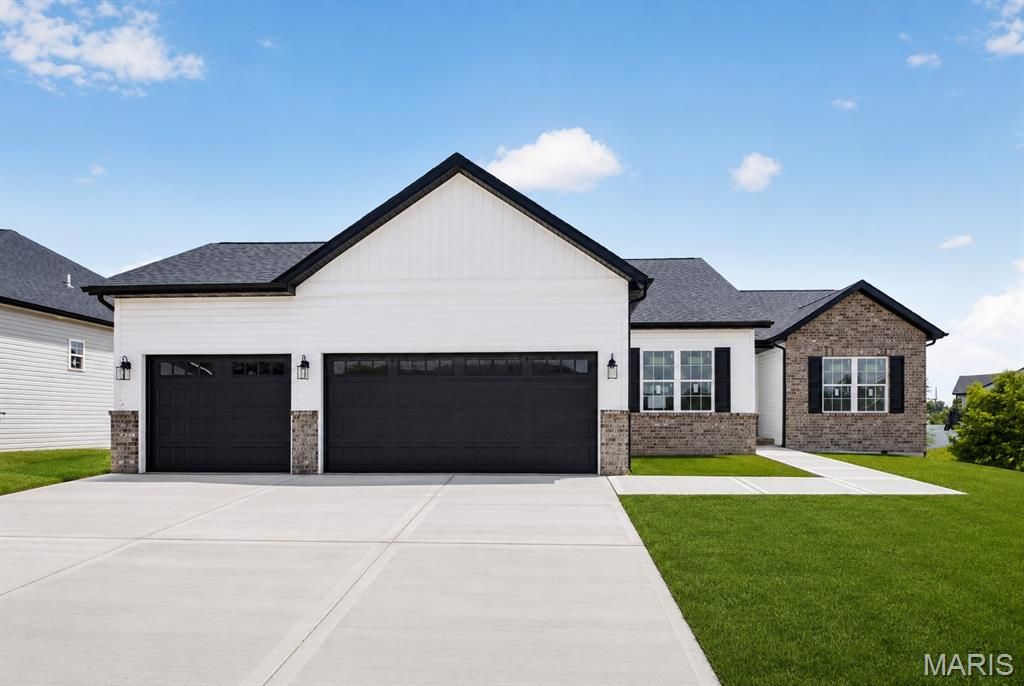 1227 Ole Town Bridge Drive, O'fallon, IL 62269