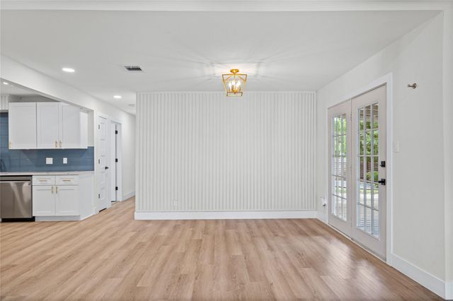 2400 Broken Oak DR, Austin, TX 78745