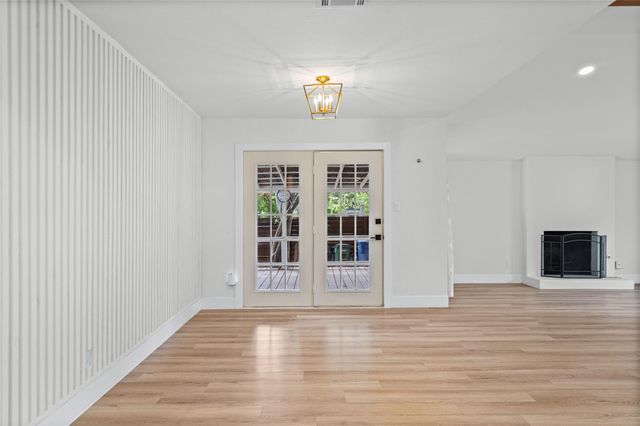 2400 Broken Oak DR, Austin, TX 78745