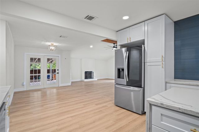 2400 Broken Oak DR, Austin, TX 78745