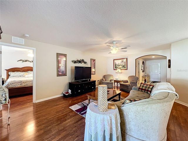 817 LAUREL VIEW WAY, Groveland, FL 34736