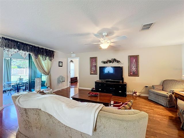 817 LAUREL VIEW WAY, Groveland, FL 34736