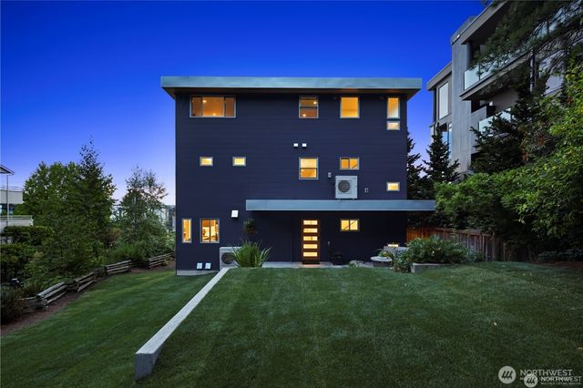 6304 Lakeview Drive, Kirkland, WA 98033