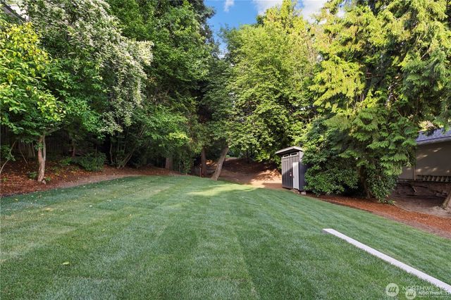 6304 Lakeview Drive, Kirkland, WA 98033