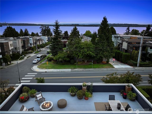 6304 Lakeview Drive, Kirkland, WA 98033