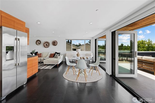 6304 Lakeview Drive, Kirkland, WA 98033