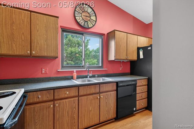 25381 Potomac Drive 6, South Lyon, MI 48178
