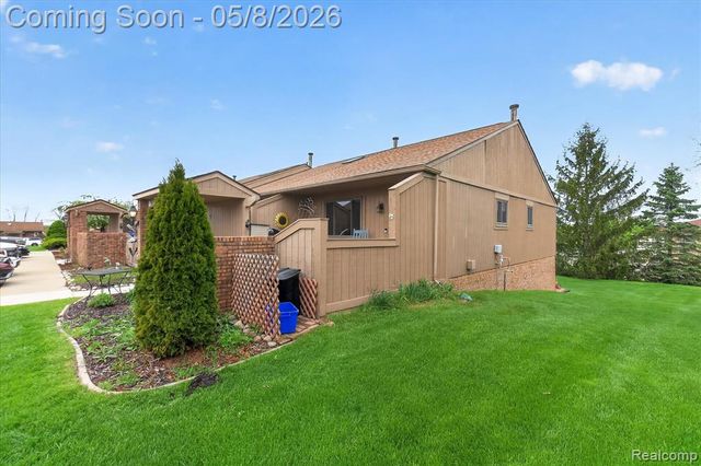 25381 Potomac Drive 6, South Lyon, MI 48178